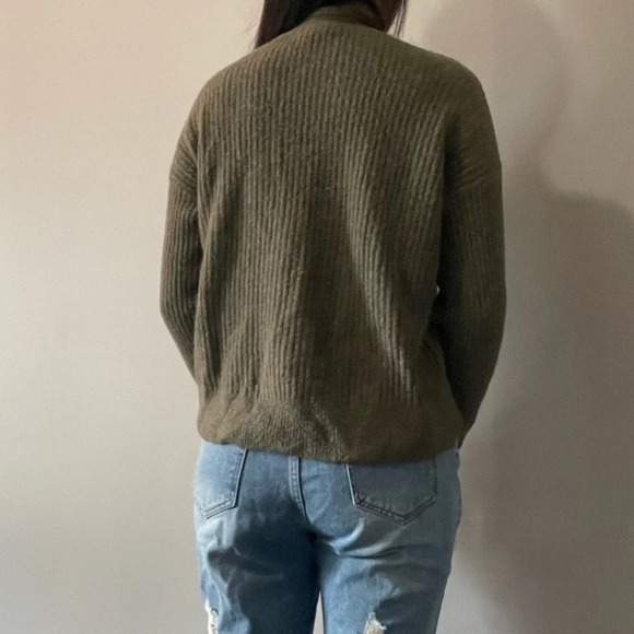 🍃  L.O.G.G. by H&M Green Sweater - Women's Size Medium 🍃 - Picture 5 of 9